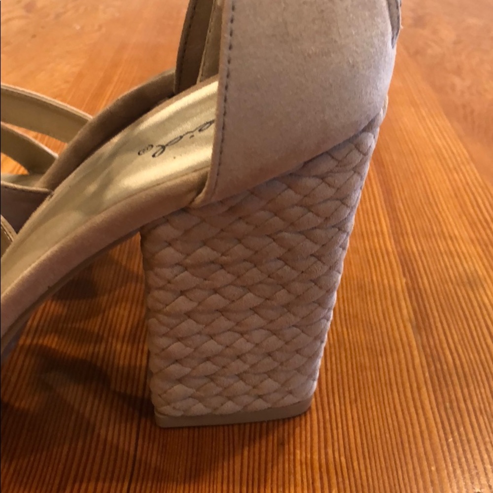 Heels - Picture 4 of 5